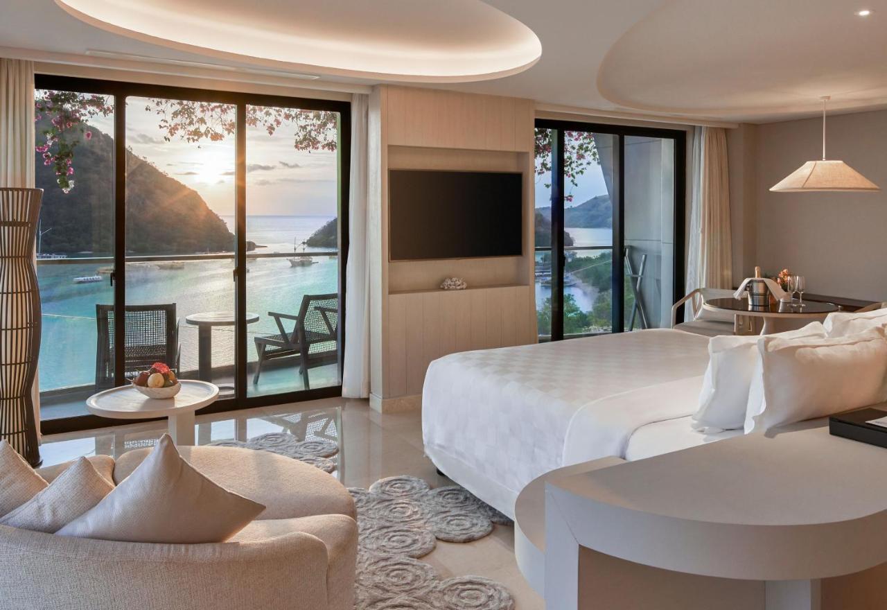 Ayana Komodo Waecicu Beach Labuan Bajo Kültér fotó