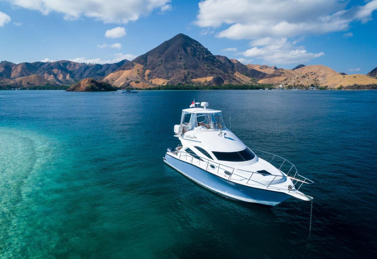Ayana Komodo Waecicu Beach Labuan Bajo Kültér fotó