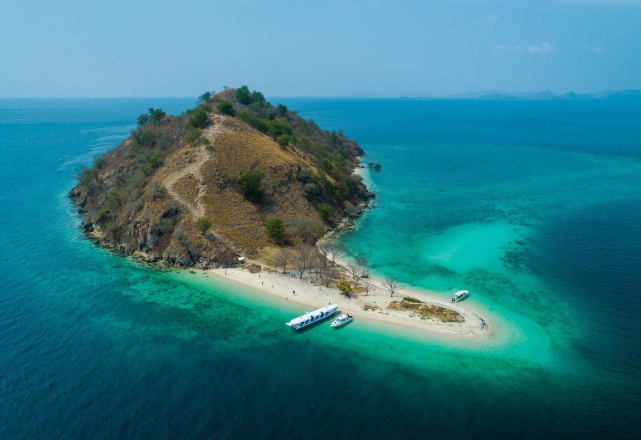 Ayana Komodo Waecicu Beach Labuan Bajo Kültér fotó