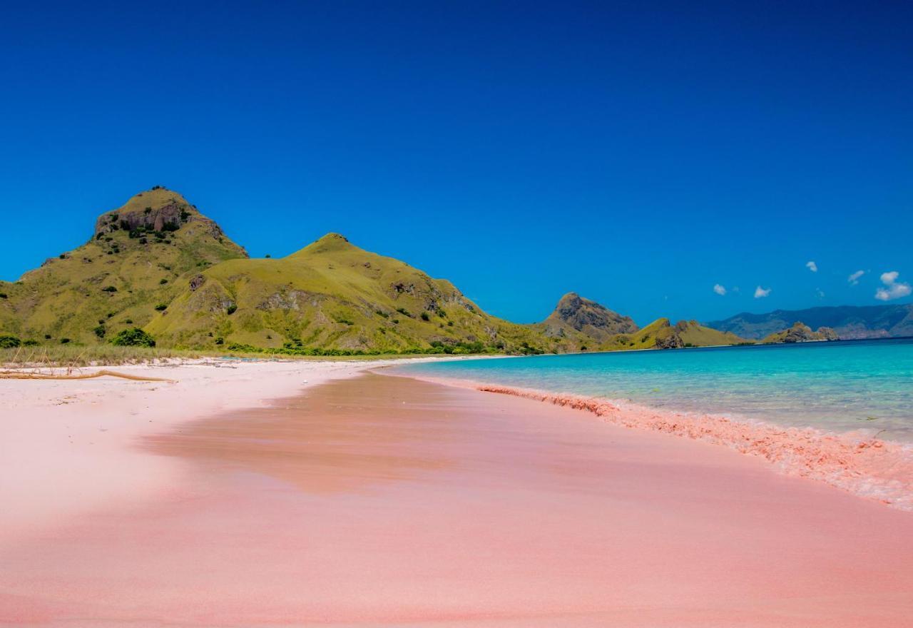 Ayana Komodo Waecicu Beach Labuan Bajo Kültér fotó