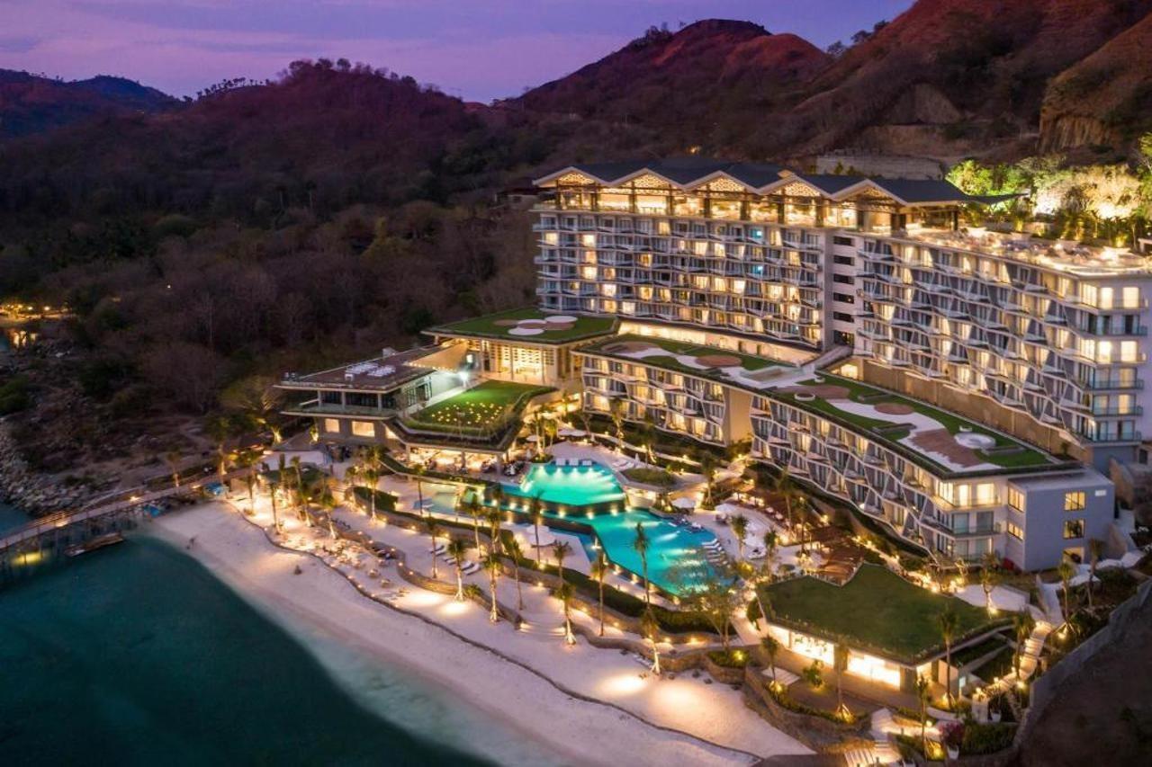Ayana Komodo Waecicu Beach Labuan Bajo Kültér fotó