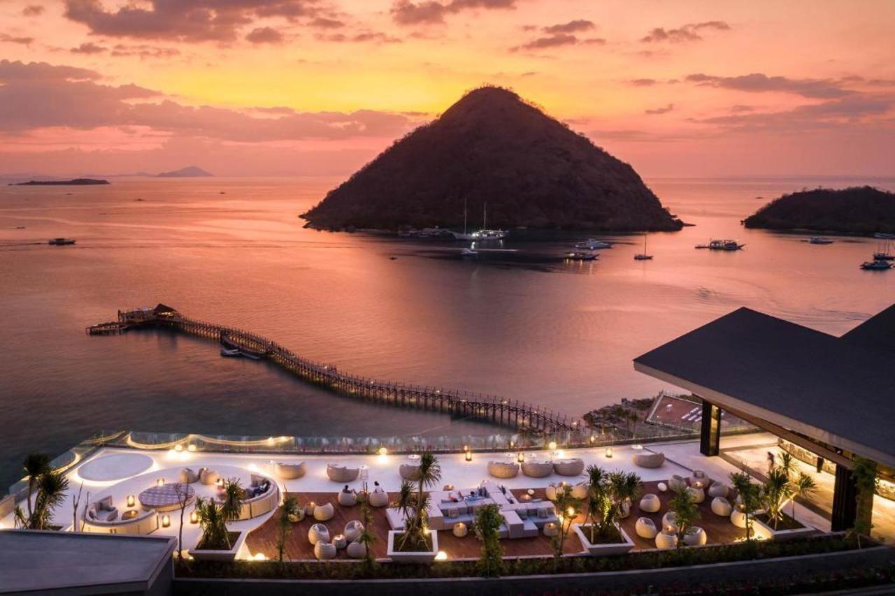 Ayana Komodo Waecicu Beach Labuan Bajo Kültér fotó