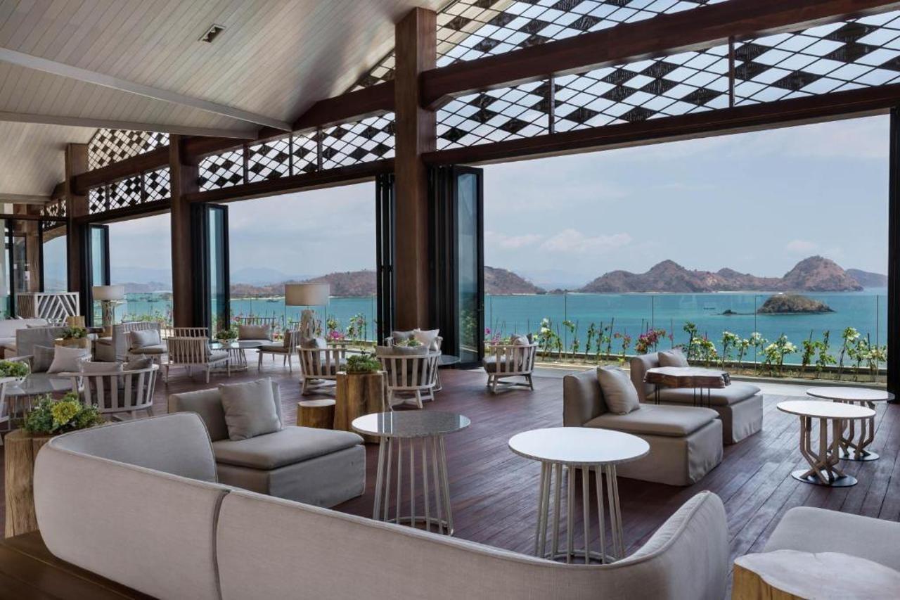 Ayana Komodo Waecicu Beach Labuan Bajo Kültér fotó