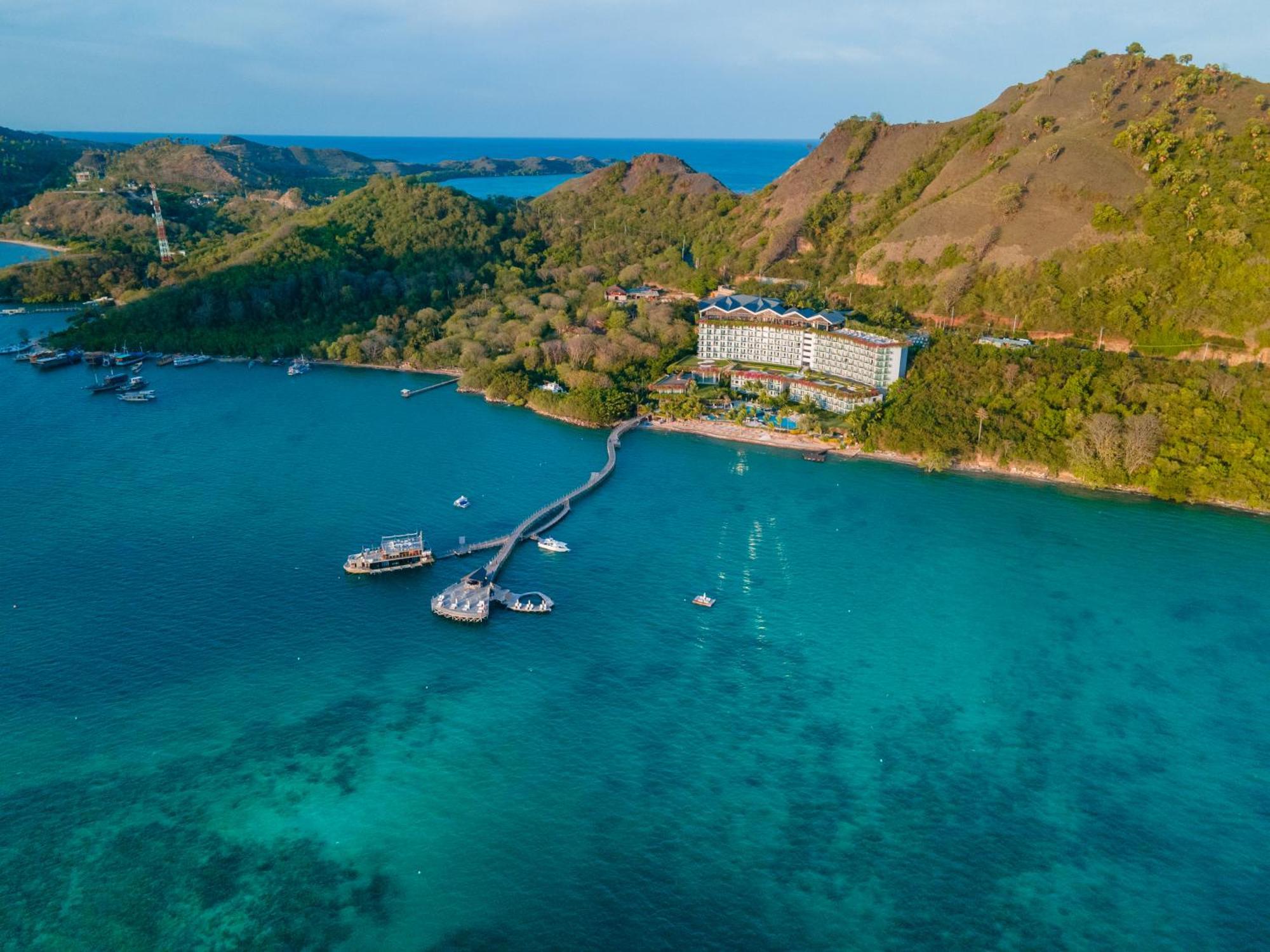 Ayana Komodo Waecicu Beach Labuan Bajo Kültér fotó